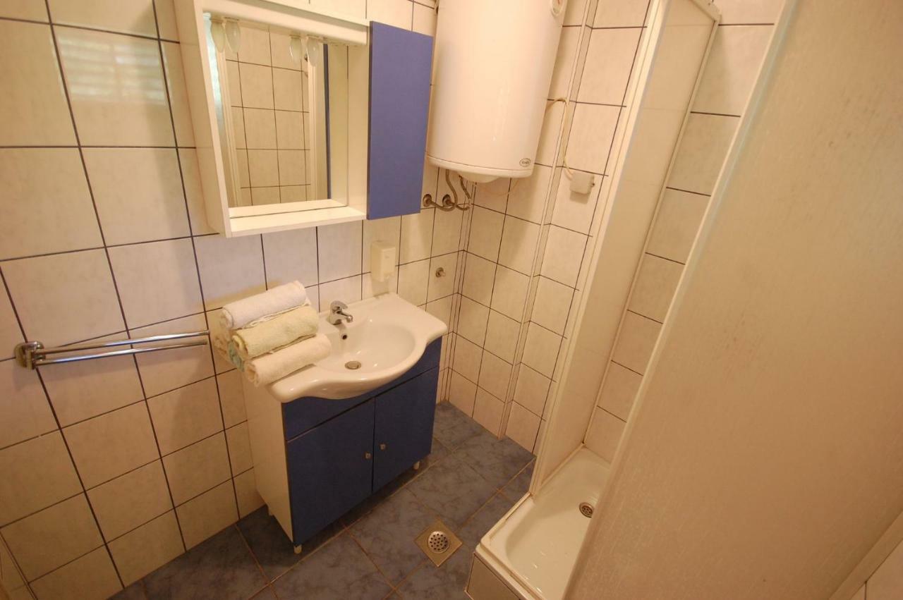 Apartments Juric By El-Pi Tours Njivice Bagian luar foto