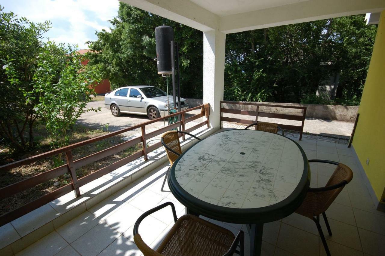 Apartments Juric By El-Pi Tours Njivice Bagian luar foto